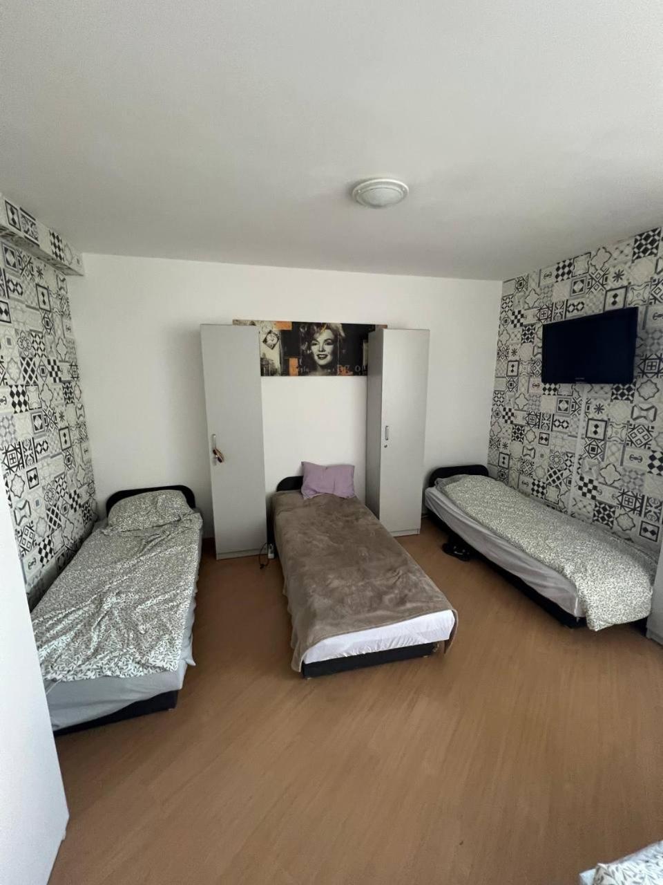 Hostel „U Sashka” Варшава Экстерьер фото