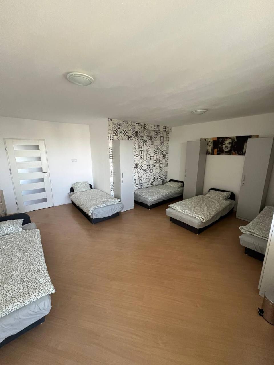 Hostel „U Sashka” Варшава Экстерьер фото