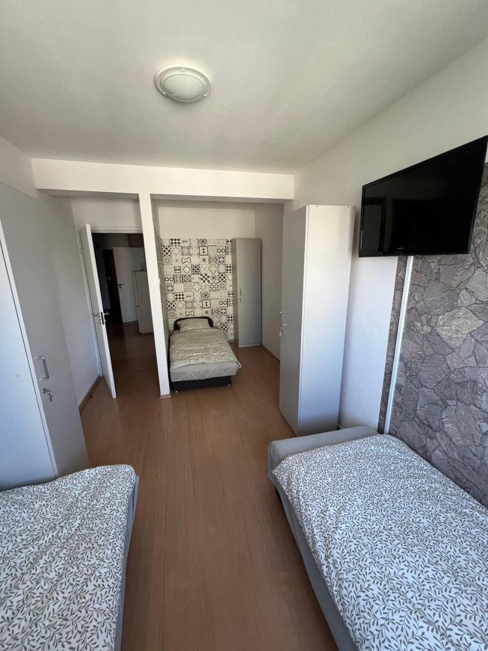Hostel „U Sashka” Варшава Экстерьер фото