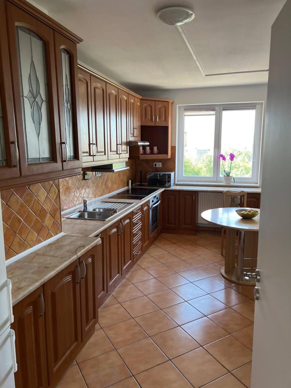 Hostel „U Sashka” Варшава Экстерьер фото